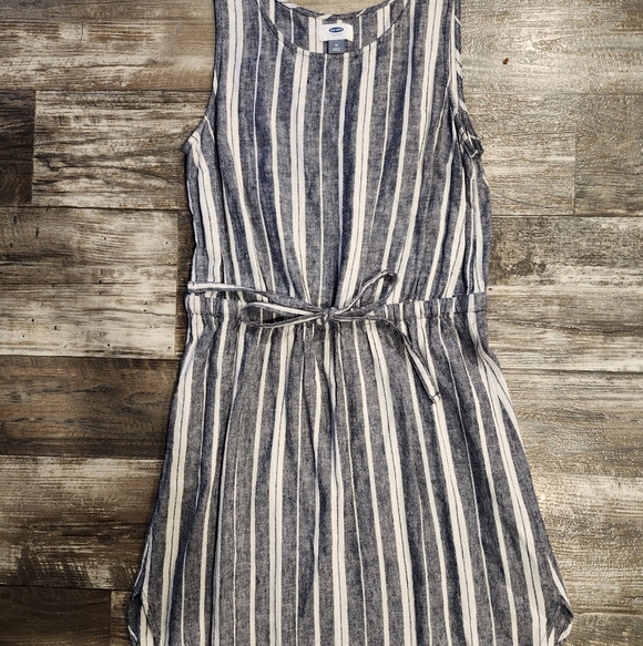 Old Navy Women’s Sleeveless Striped Dress – Size M - Picture 2 of 3